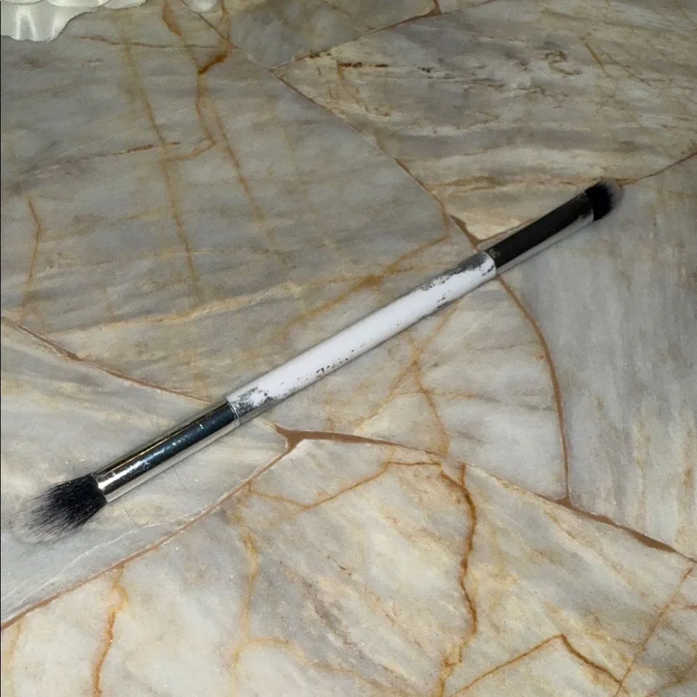 Tarte Dual Ended Eyeshadow Blending and Smudge Brush White Silver